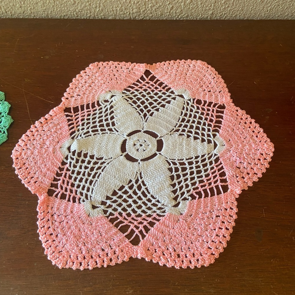 4pc Vintage crocheted doilies!
